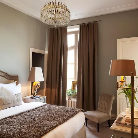 Chateau De La Marine Bed & Breakfast 4*