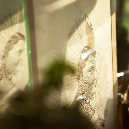 Chateau De La Marine Bed & Breakfast 4*