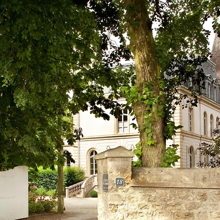 Bed & Breakfast Chateau De La Marine