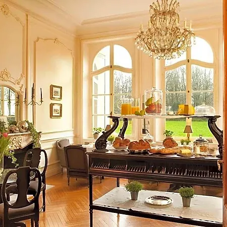 Chateau De La Marine Bed and Breakfast Wimille