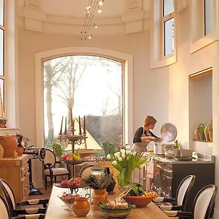 Chateau De La Marine Bed and Breakfast 4*