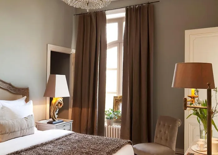 Chateau De La Marine Oda ve Kahvaltı 4*